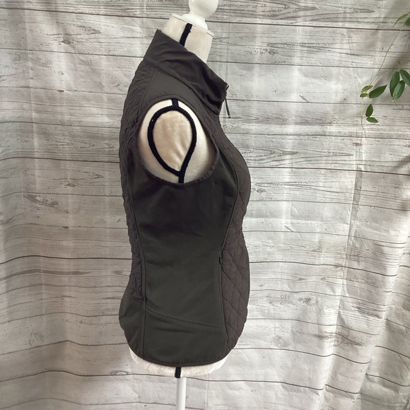 Athleta Upside Vest Quilted Hiking Running Vest Yosemite Green M - Picture 5 of 12